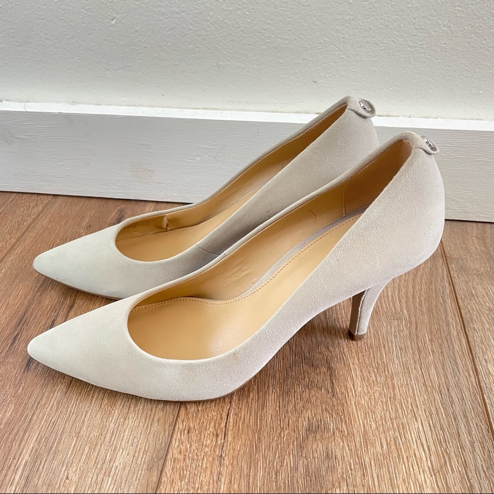 Michael Kors Suede nude pumps
